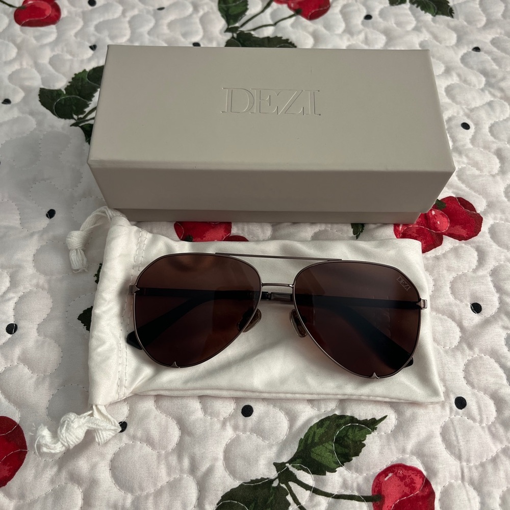 Dezi sunglasses blueprint small